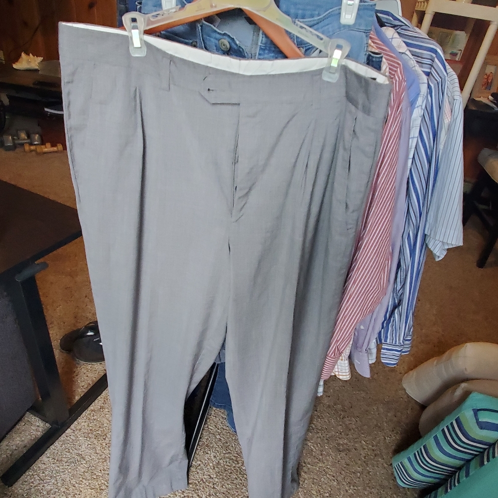 Mens pants have 6 pair